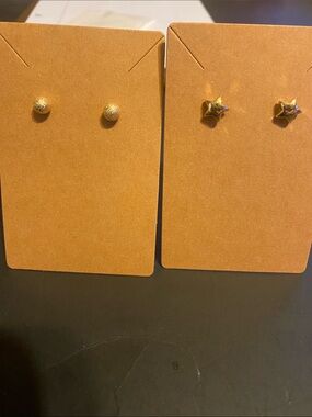 Gold Stud Earrings Duo - Star & Textured Ball
